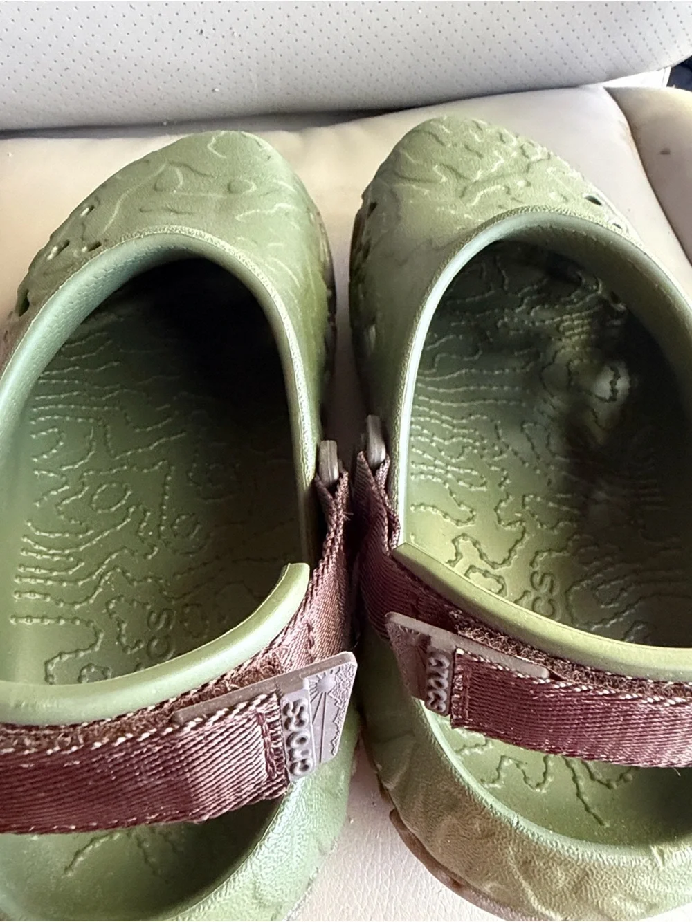 825 EUC Men’s Crocs All Terrain Atlas Green Clogs with Canvas Straps